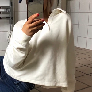 Tröja - Så himla mjuk och skön tröja, passar strl XS-S. Inköpt på plt. Använd 1 gång