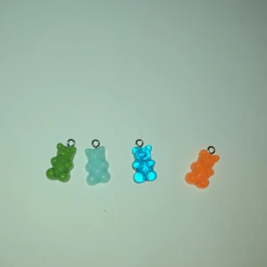 Gummibjörns berlocker  - Olivia färger kan ha till armband halsband och örhängen❤️