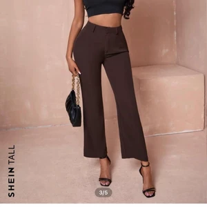 Byxor  - Säljer dessa byxor den Shein då dem va lite för korta på mig ( är 172cm). Jag har dem även i svart om någon är intresserad 😊