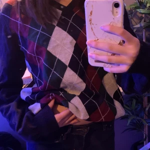 Stickad pappa tröja  - Skit snygg tröja men det är något på vänster sida av armen som inte gick bort i tvätten men det finns säkert något sätt att få bort det. Lite oversized och super skön tröja. Har aldrig använt den. 