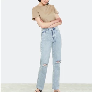 Jeans  - Bikboks populära jeans som sitter perfekt. Aldrig använda pga inte min stil längre. Midjemått 25 längd 31 ⭐️ 