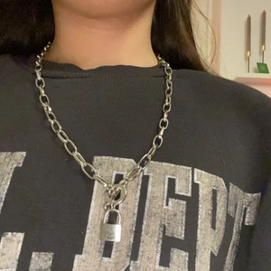 Hm  - Den är från hm och kostade 99! Har använt den många gånger men känner för att jag vill sälja den. 