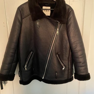 Zara winter jacket  - Good condition. I really love it but I’m moving abroad and I can’t take it with me 😭