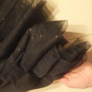 Fin barn klänning  - Klänning med Glittrigt tyll och fina detaljer. Använd endast fåtal ggr vid festligare tillfällen.