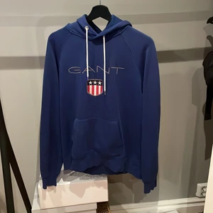 Gant hoodie  - Väldigt använd, 6/10. Sitter som en M-L. Original pris 1000kr