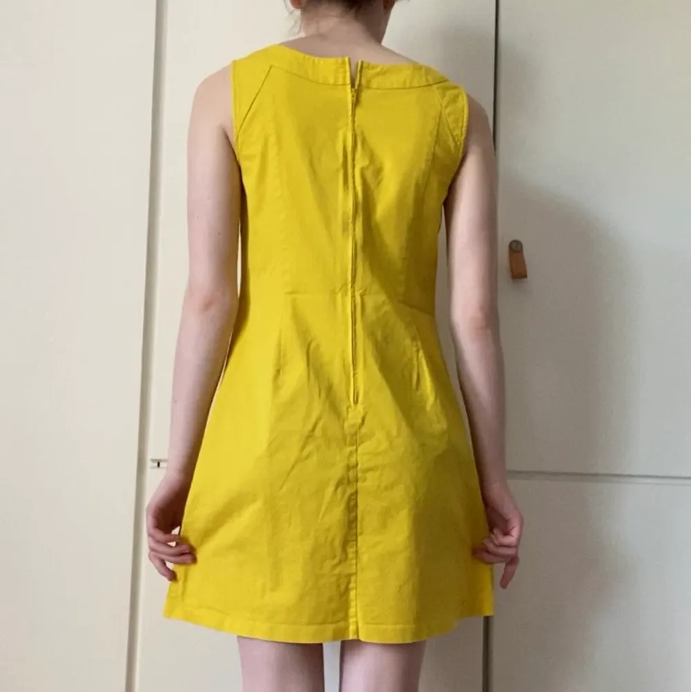 En vintage gul 60-tals klänning. Aldrig använd💛 Twiggy vibes . Klänningar.