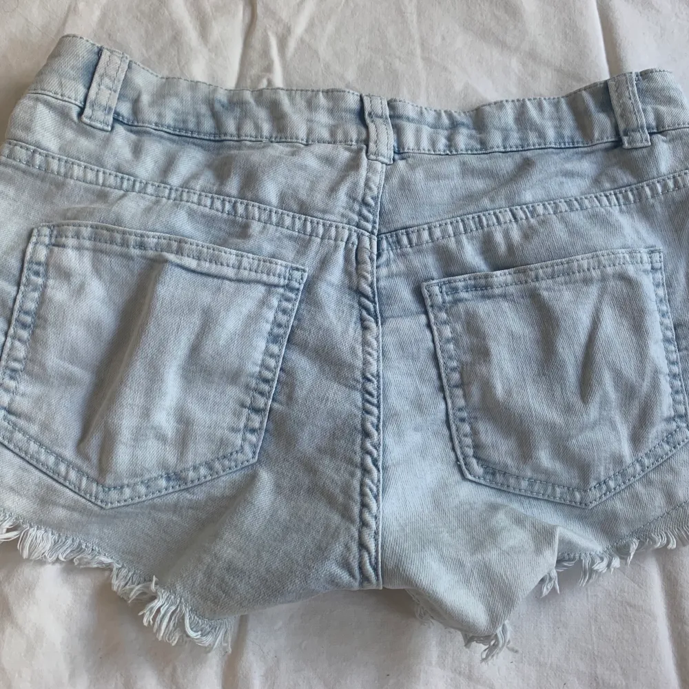 Made in Bangladesh. Size; EUR 36 US 6 CN 165/68A MX 6 Mina fav shorts. Kontakta mig för mer info. Kan träffas och ta kontant betalning för dig som inte har kort eller om du har nån annan anledning går det bra ändå. ❤️. Shorts.