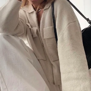 Gina Tricot kofta strl S - Så fin kofta från Ginatricot i storlek S! I använt med fint skick ⭐️⭐️