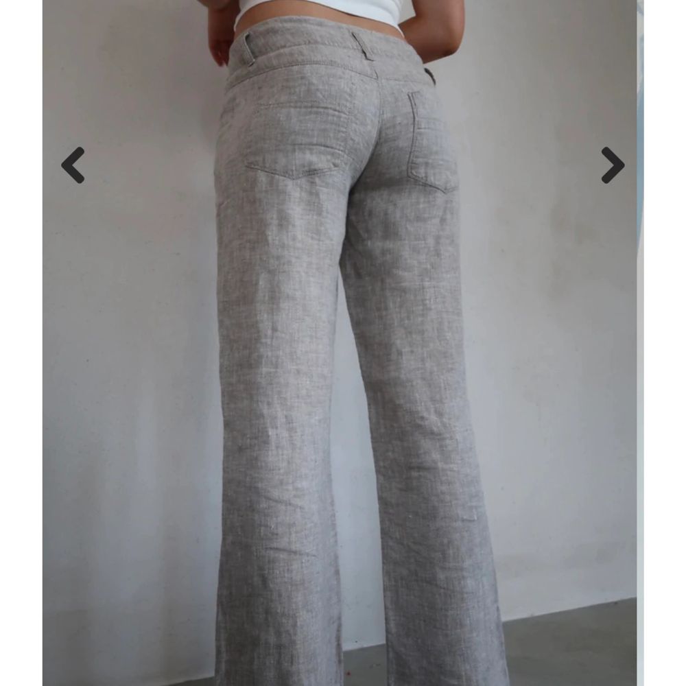 Så fina linnebyxor från archive attire, de är tyvärr för små för mig. De är low waisted. . Jeans & Byxor.