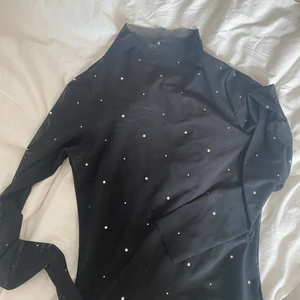 Genomskinlig glitter fest topp❤️ - Passar perfekt över ett svart linne❤️