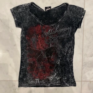 alchemy england topp - säljer denna alchemy england toppen, jättefint skick. as ball topp. frakt 45kr