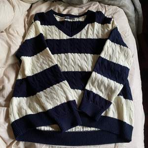 Nikki sweater från Brandy Melville i superbra skick! Cream Blue Stripe 