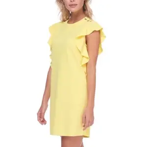 Superfin sommarklänning i härlig gul färg! Slutsåld från Zara, klänningen kommer inte in igen. Första bilden är lånad💛