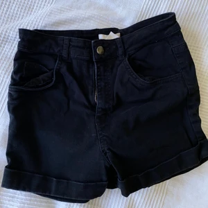Jeansshorts  - Snygga shorts. Frakt tillkommer💖🥰! Betalning sker ENDAST med SWISH! TRYCK INTE KÖP NU!