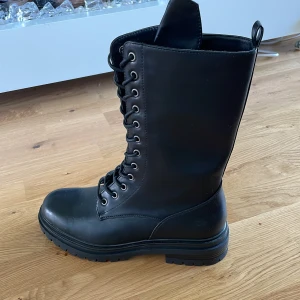 Kängor  - Aldrig använd, kängor med mycket bra kvalite 