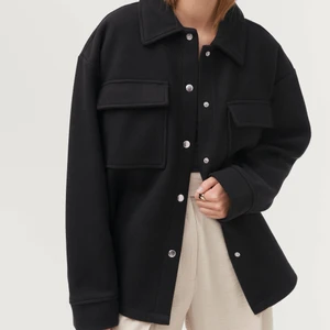 Skjort jacka  - Säljer pga att den aldrig kommer till användning längre, använd max 5 gånger så fint skick💕