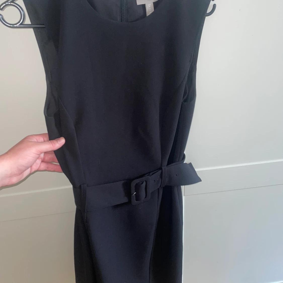 Svart tight klänning med midjebälte, storlek 38 - 90