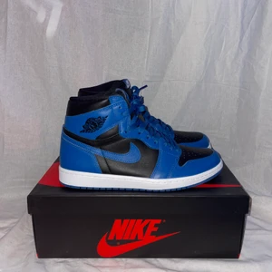 Air Jordan 1 High ”Dark Marina Blue”  -  Air Jordan 1 High ”Dark Marina Blue”  Ds Storlek 44 2000kr