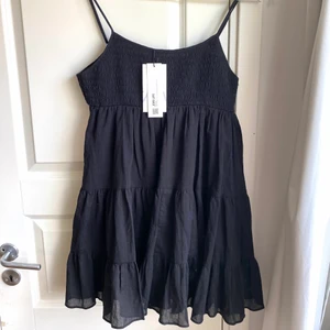 ZARA KLÄNNING - Fin klänning från Zara storlek M, passar även en S. 🖤🖤