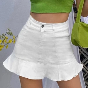 90s pleated skirt  - säljer denna retro vibe-kjol i helt nyskick på färgen svart för 250 med built in safety shorts!!✨. passar storlek XS-S. Kan frakta eller möta i Stockholm (frifrakt)!✨