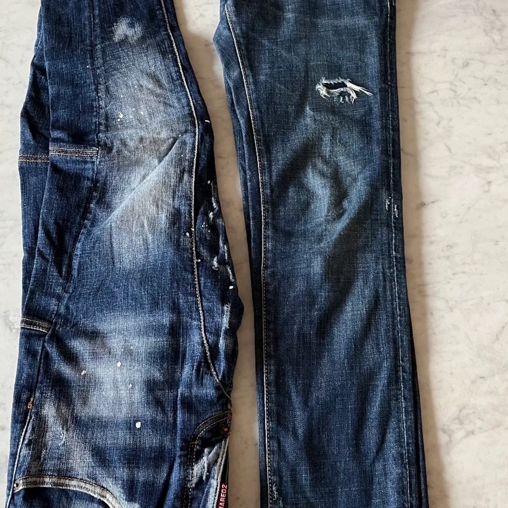 Två par jeans i olika modeller 14/16 år i bägge, nypris på farfetch låt på 3800 styck och tags är kvar. Skicket är oerhört bra, knappt använda. 999kr + frakt för båda två ihop🏄‍♂️👊. Jeans & Byxor.