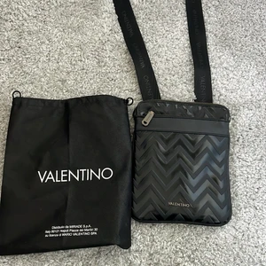 Valentino bag 200kr - Skön axelväska nu till sommaren