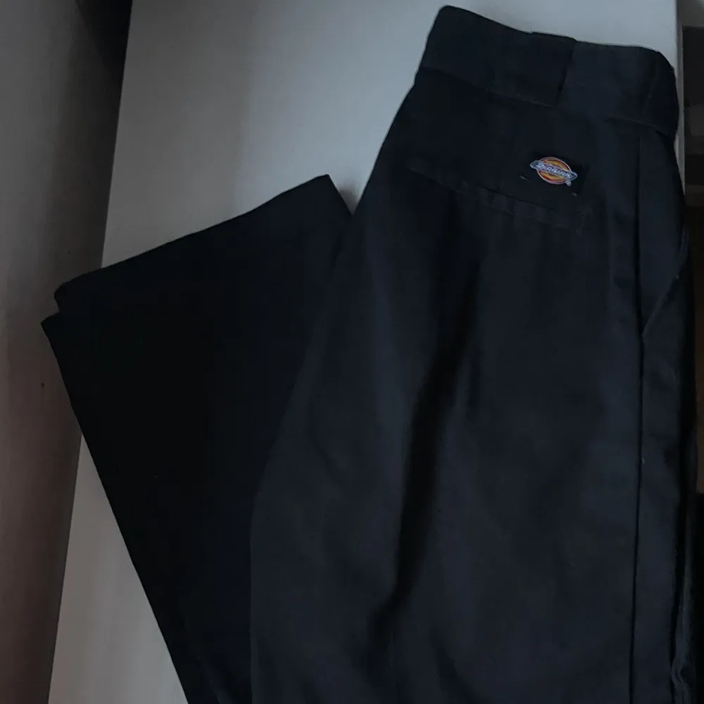  dickies byxor alla i storlek 25. 100 för ett par eller alla för 200kr. Jeans & Byxor.