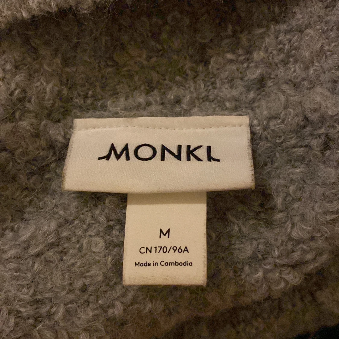 Grå stickad tröja  - 90