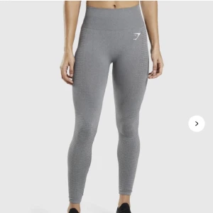 Vital seamless tights - Säljer mina skitsnygga gymshark shorts som köptes på plick! Jättesköna och framhäver rumpan, säljer pga har för många tights. Inga defekter eller hål!