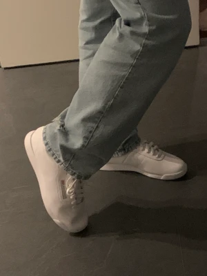Reebok vita sneakers nyskick  - Reebok vita skor nya
