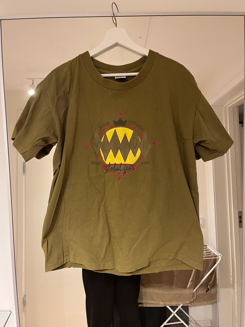 Sjukt fin vintage tisha köpt från ettresex för 900:-. bra skick, made in usa. T-shirts.