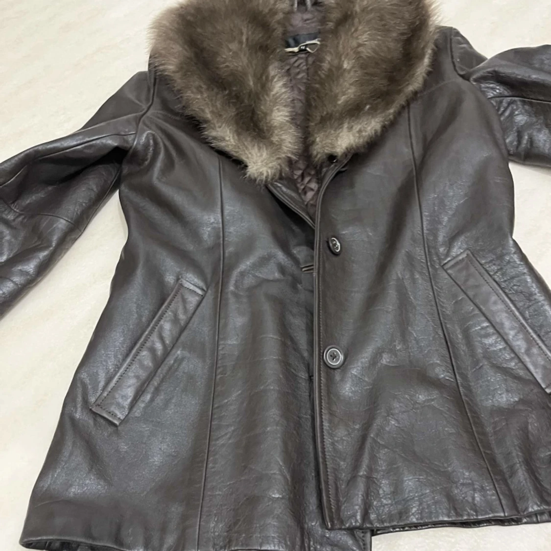 Skinnjacka med fuskpälskrage brun - 91