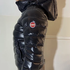 Colmar jacka  - Säljer min Colmar jacka i storlek S då den inte används längre. Endast använd en vinter och är i mycket bra skick utan skråmor osv! Har tänkt mig 2000kr inkl frakt men priset kan diskuteras till viss del.💗