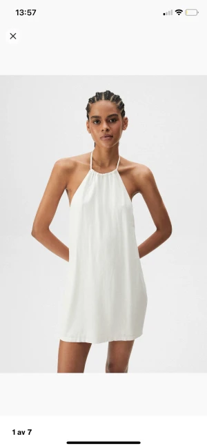 Klänning  - Halterneck klänning, använd 2 gånger. Säljer för 150kr🥰