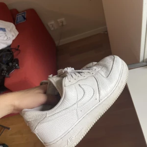 Air force 1  - Tja säljer mina airforce 1 storlek 44,5. De är i fint skick. Behöver sålt snabbt 