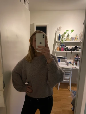 Stickad tröja  - Säljer denna superfina lila tröja från Carin Wester då jag inte använder den längre. 