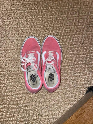 Vans sneakers  - Säljer mina as coola rosa vans som jag bara använt ett par gånger. Inte min stil längre därför väljer jag att sälja dom. 