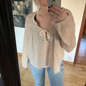 Odd Molly blus  - så fin odd Molly blus som dessvärre inte kommer till användning🖤 storlek M