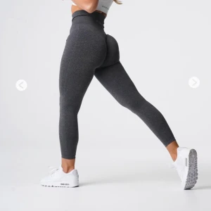Nvgtn NV seamless leggings - Nvgtn nv seamless leggings i black speckled. Strlk M. använda 1-2ggr. Nypris 600kr, säljer för 450. Betalning via swish, frakt tillkommer. Skriv för fler bilder