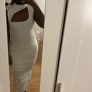 Klänning  -  Vit klänning från Missguided