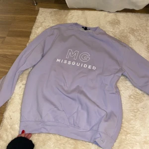 Tröja från Missguided - Ljus-lila tröja från Missguided, nyskick💞storlek S