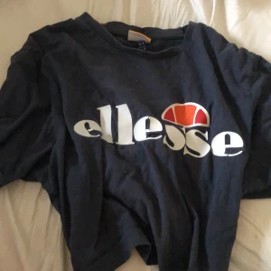 Ellesse tröja  - Lite sliten på texten drf billig 