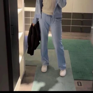 Säljer min ljusblå sett  - Säljer min ljusblå sätt också använt 1-3 gånger den helt ny!