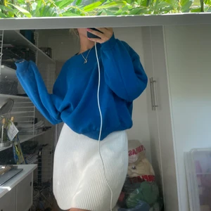 Blå sweater  - Blå tröja 