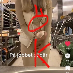 Zara jacka - Den är från zara och vet ej hur mycket den kostar men tror ungefär 500kr
