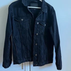 Svart jeansjacka  - En svart jeansjacka från Lager 157💕 Storlek S, fint skick🤍