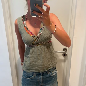 Grön topp  - Snygg vintage topp köpt på sellpy, aldrig använd och säljer då den ej kommer till användning. Storlek S/M.❤️
