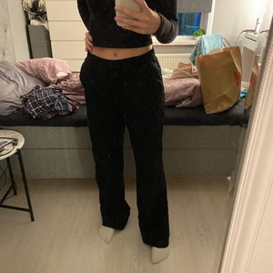 Linnebyxor från zara - Svarta linnebyxorna från zara. Storlek S, aldrig använda! 