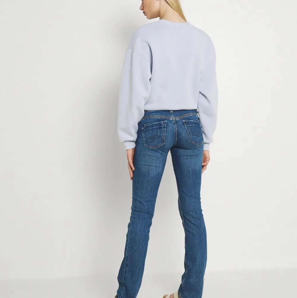 Så fina jeans ifrån pepe jeans! Typ aldrig använda. Nypris:999kr, mitt pris 399kr!KÖPAREN står för frakt!. Jeans & Byxor.