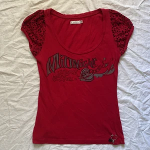 Y2k topp  - Cool topp med berlocker på från neu style. Köparen står för frakt. ⭐️